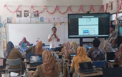 Abdimas: Pelatihan Penggunaan Aplikasi Canva Sebagai Media Ajar Kreatif Bagi Guru Pada SDN 012 Babakan Ciparay