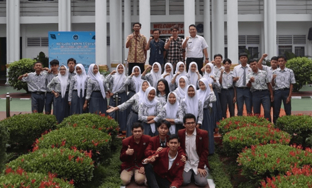 Pelatihan Laravel di SMKN 1 Garut